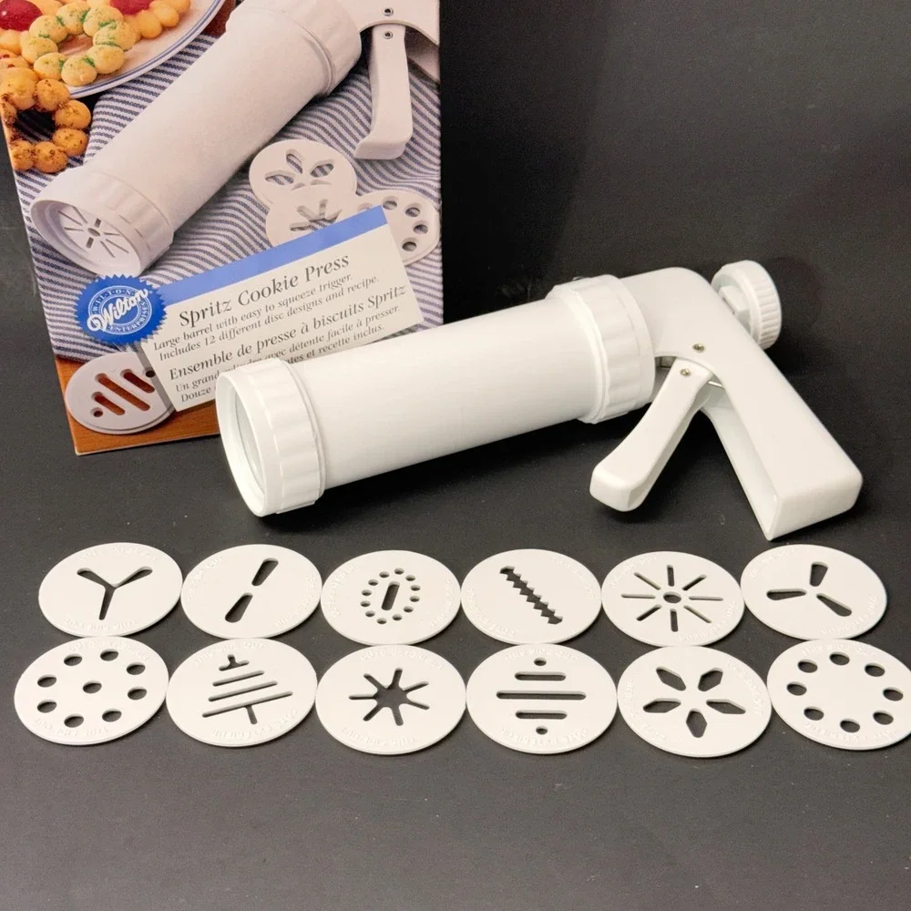 Wilton Spritz Cookie Press White Manual Trigger 12 Interchangeable Discs